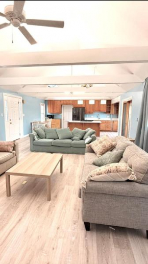 Bright and Spacious Stay